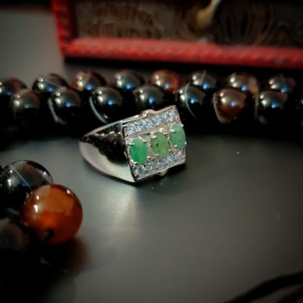 Emerald Zamurd Ring