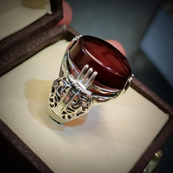Beautiful Yemeni Aqeeq Ring - Handmade Masterpiece