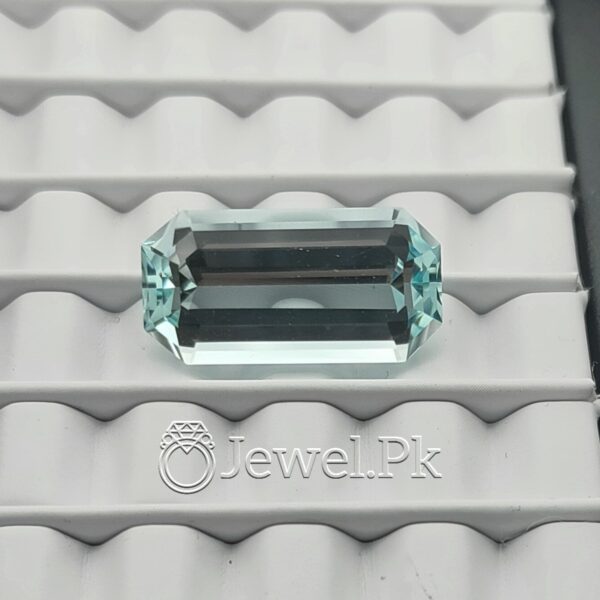 Natural Aquamarine Gemstone