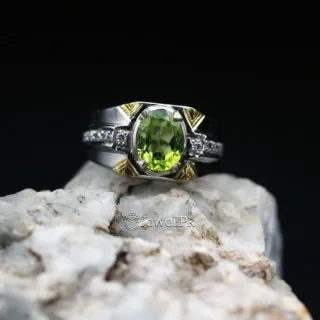 Natural Peridot Ring - Luxurious Design 925 Silver