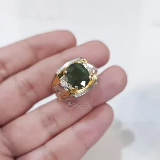 Heart of the Earth: Authentic Emerald Gemstone Ring