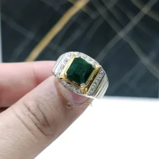 Natural Emerald : The Green Flame An Emerald Ring with Soul